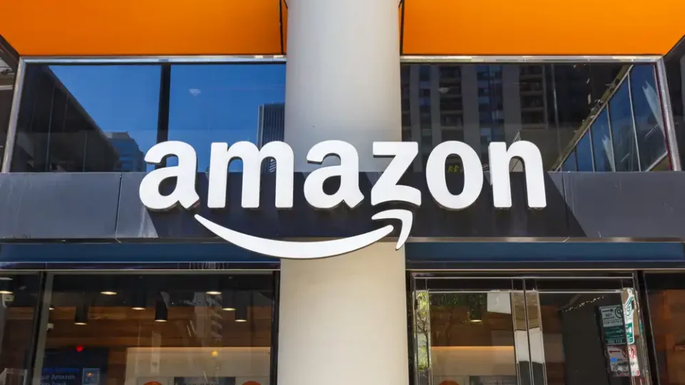 Entenda como o apagão na nuvem da Amazon afetou sites e aplicativos populares e quais medidas estão sendo tomadas para a recuperação.