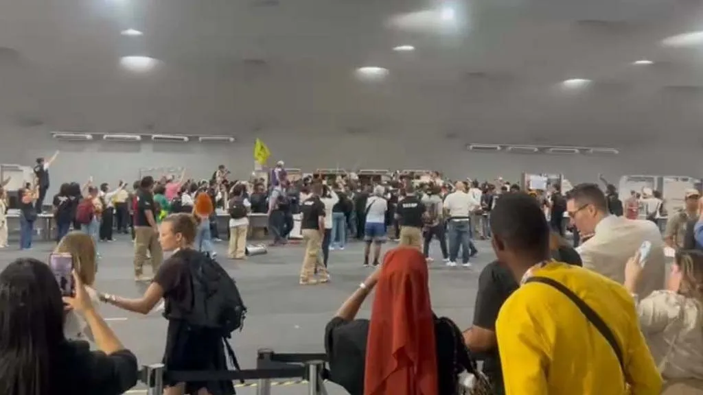 Tentativa de invasão dos manifestantes