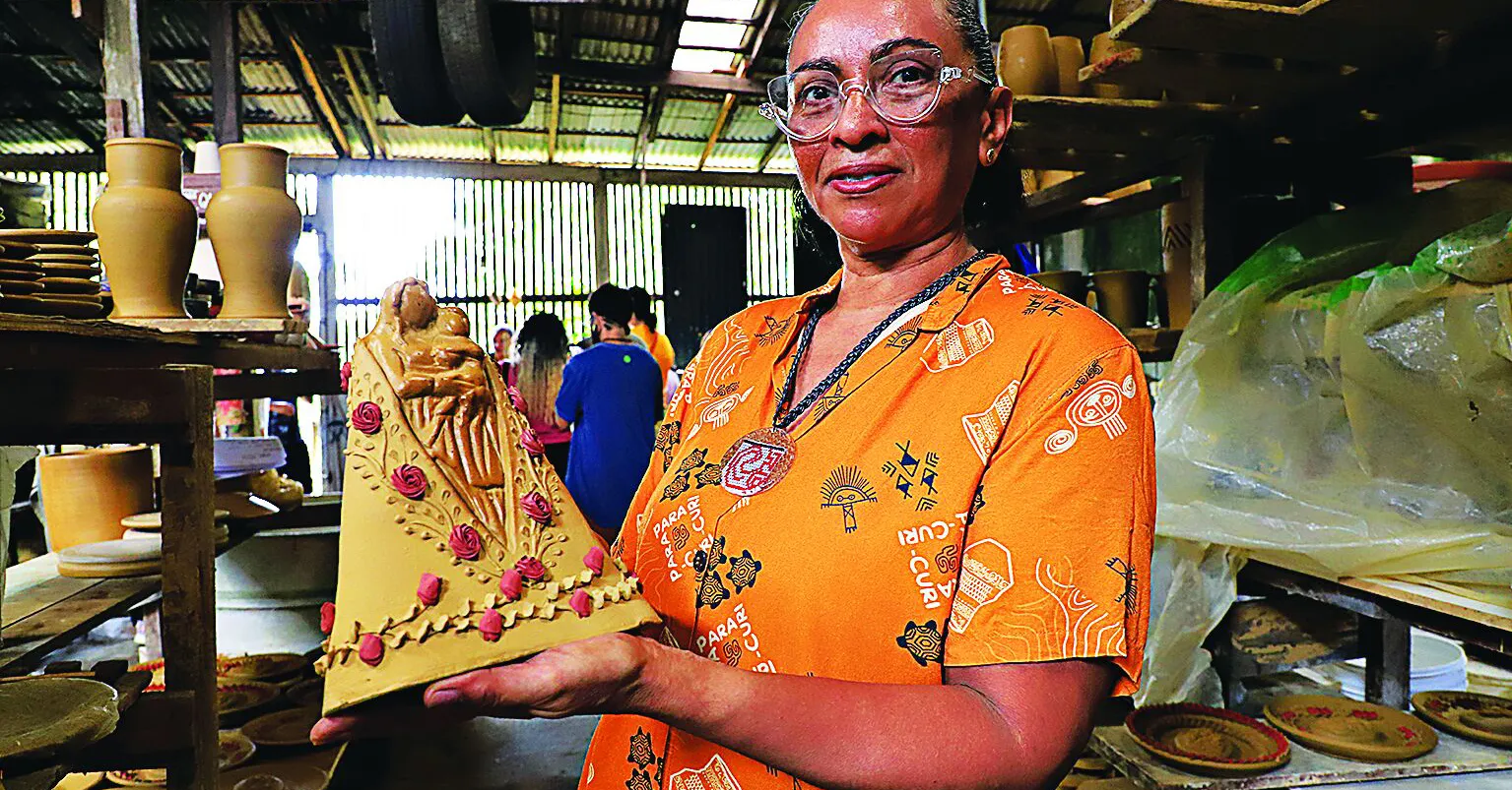 A Família Santana, de Marly Santana, atua desde 1975 neste segmento e já desenvolveu um estilo próprio. Abaixo, peças inspiradas na devoção mariana.