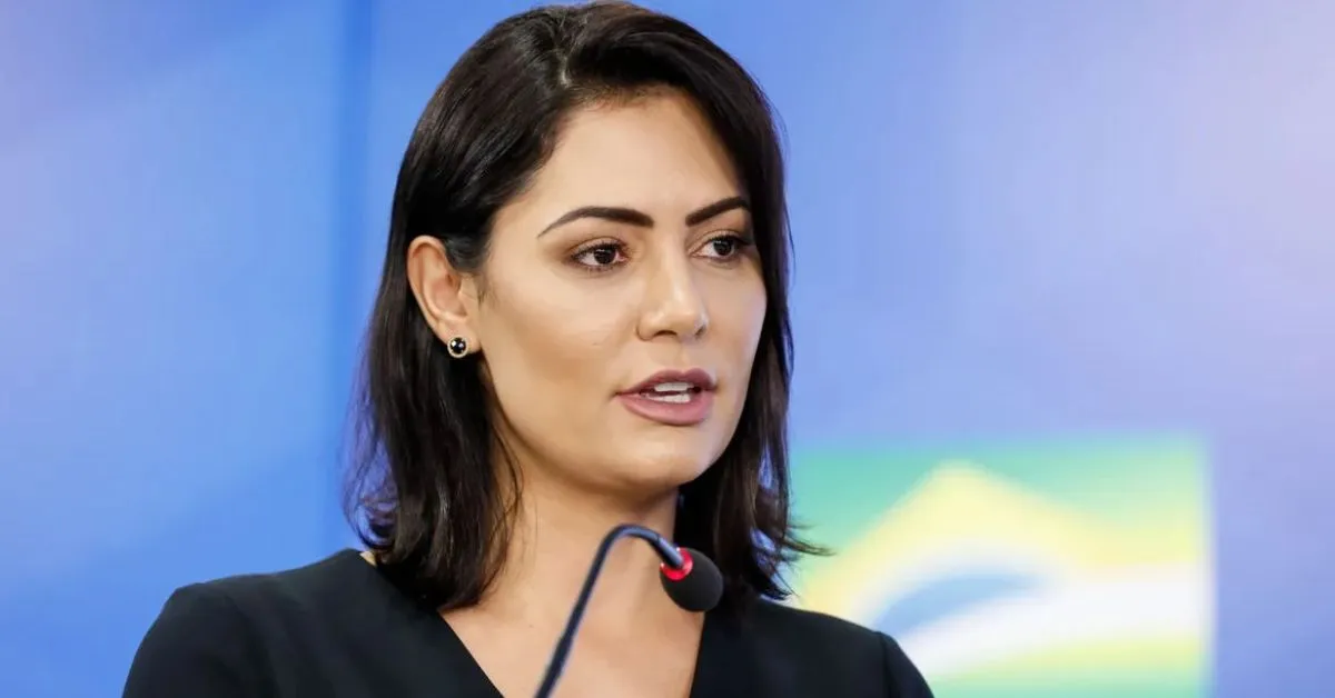 Segundo relatório da Polícia Federal, ex-primeira-dama demonstrou resistência à apreensão do celular do marido, mas depois colaborou com os agentes