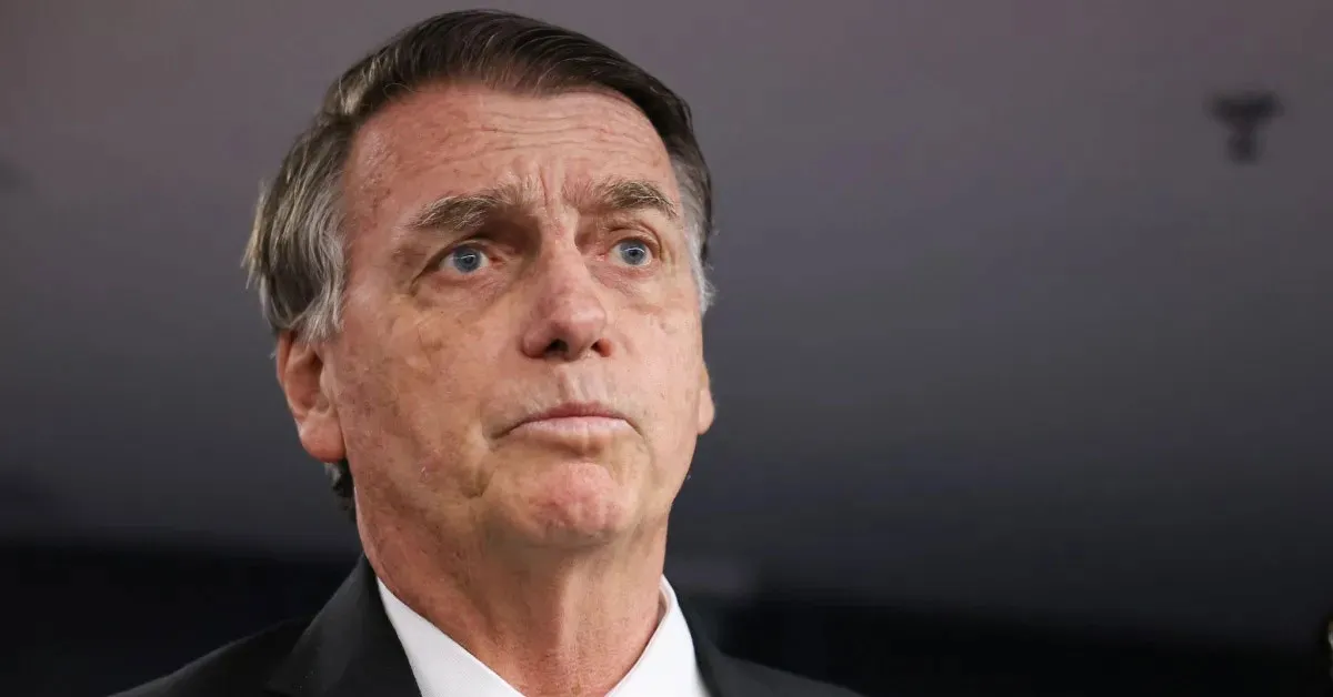 Decisão de Alexandre de Moraes atende a pedido da PF e da PGR e reforça vigilância sobre Jair Bolsonaro, que cumpre prisão domiciliar em Brasília.