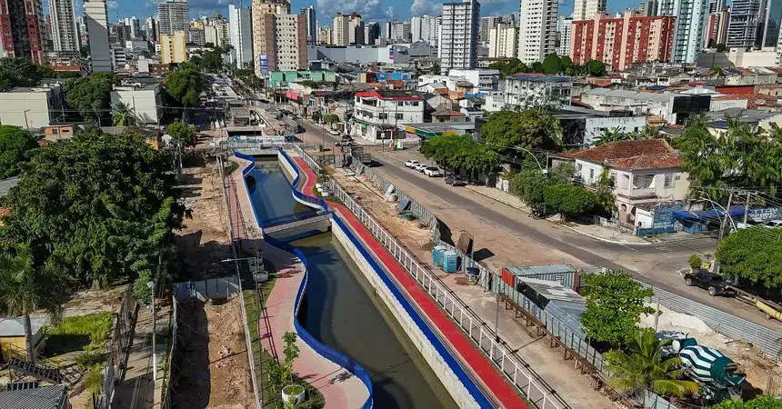 Quadra D da Nova Tamandaré, já sem tapumes, mostra equipamentos como ciclovia, quiosques e academia ao ar livre.