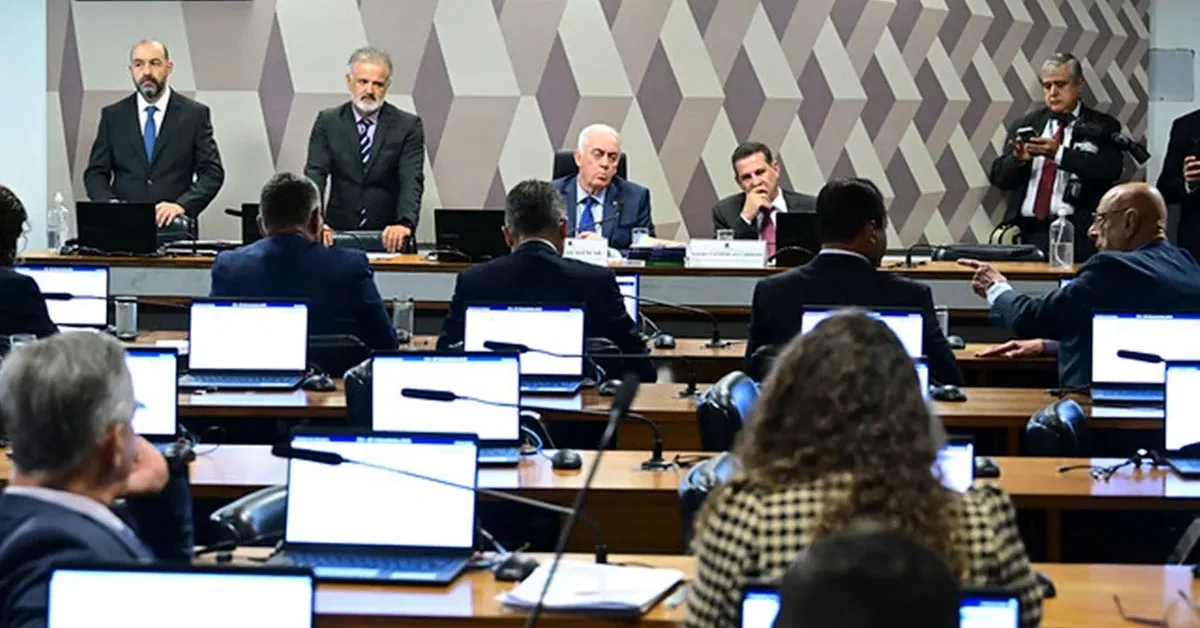 Aprovada na CCJ, PEC que extingue a escala 6×1 aguarda decisão do presidente do Senado para seguir ao plenário e iniciar nova etapa de debates no Congresso.