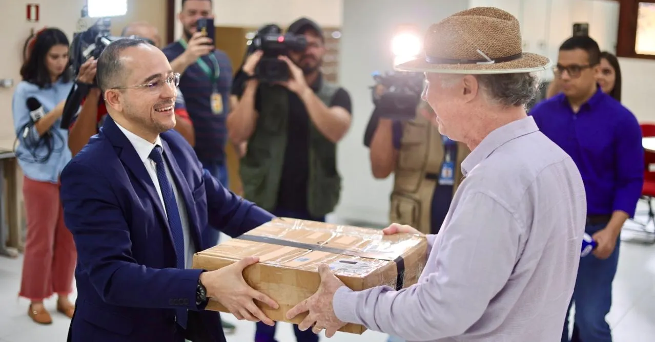 Se necessário, a obra passará por processos de restauração conduzidos por especialistas em conservação de documentos históricos.