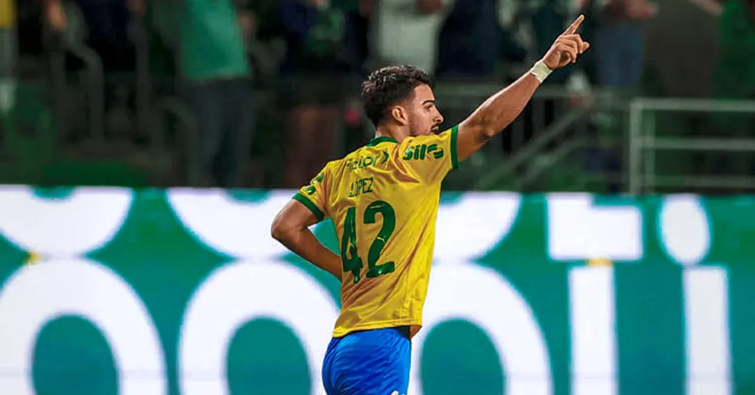 Artilheiro da noite, Flaco López marcou dois gols.