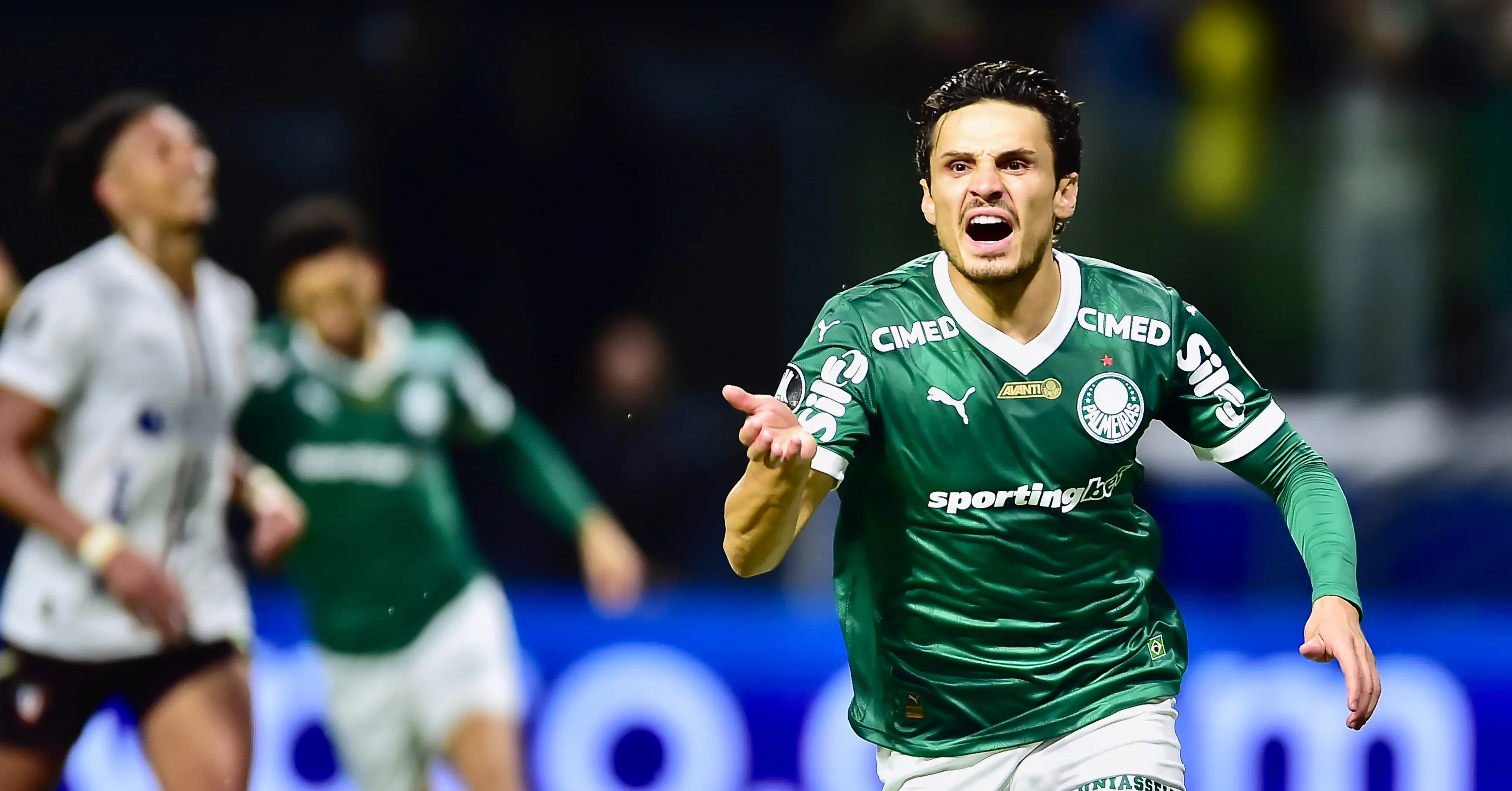 Com dois gols, Raphael Veiga sacramentou a classificação palmeirense.