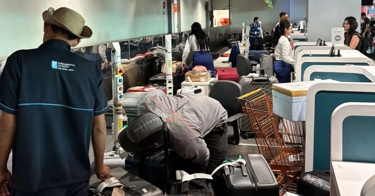 Setor de despacho de bagagens do Aeroporto Internacional de Belém durante a pane registrada desde a noite de sexta-feira (21).