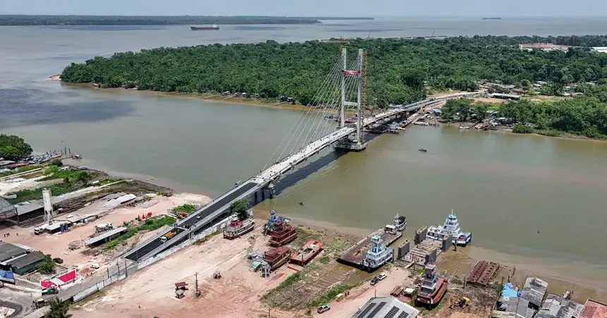 Equipes concluíram recentemente pavimentação asfáltica, instalação de sistemas de iluminação pública, colocação de sinalizações horizontais e verticais, fixação de guarda-corpos metálicos e posicionamento de barreiras de segurança.
