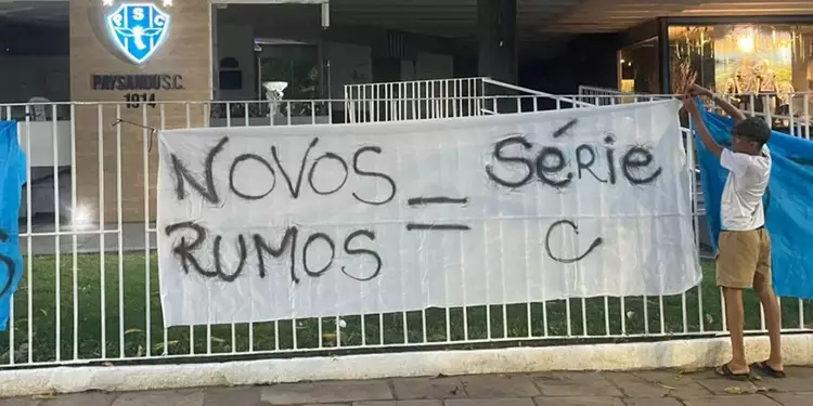Protesto da torcida do Paysandu é adiado após mudança na reunião do Conselho Deliberativo