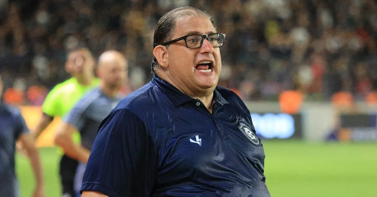 Guto Ferreira valoriza a fé paraense e o Círio de Nazaré, mas reforça a concentração da equipe para o clássico da Série B.