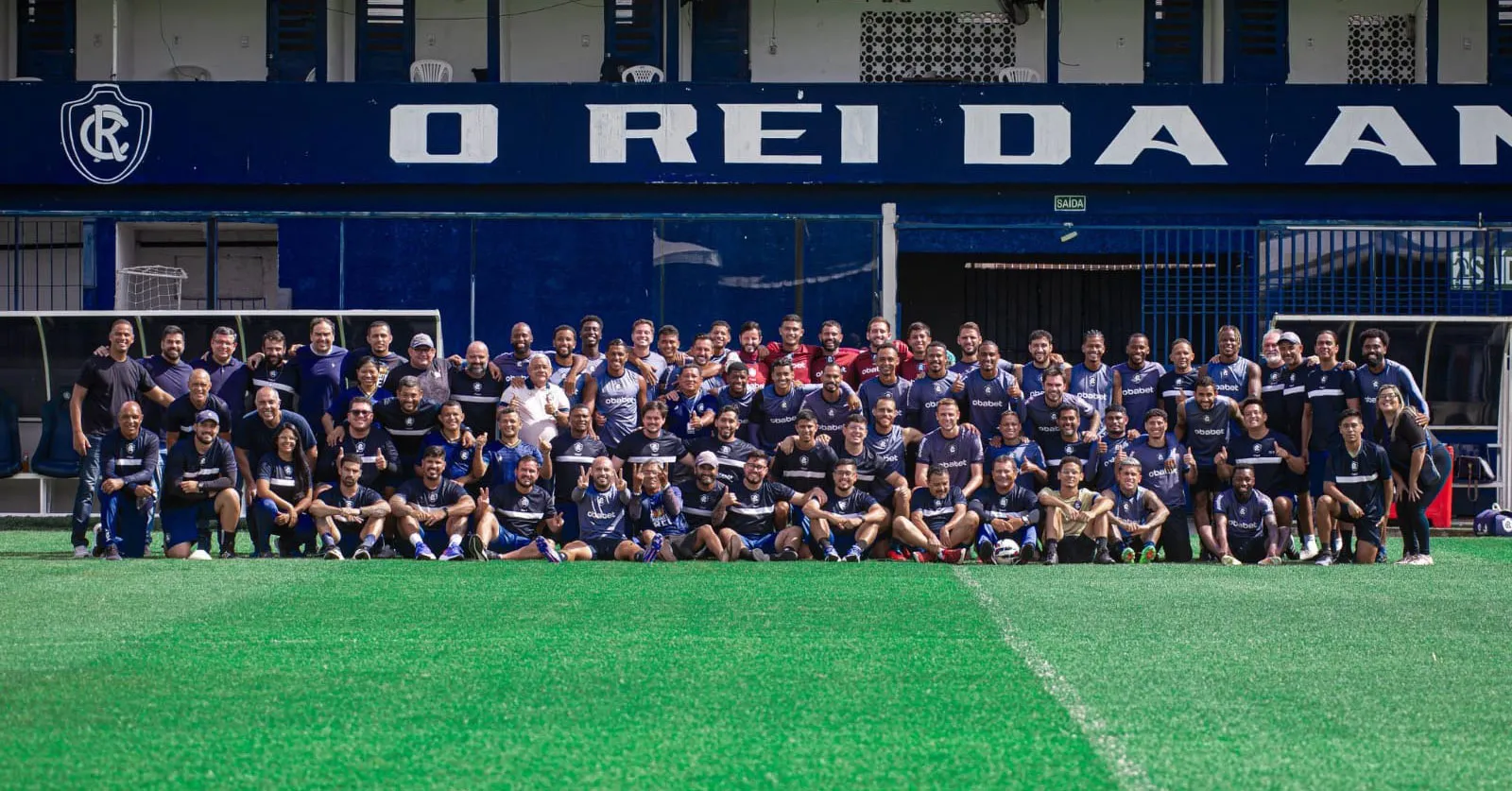 Jogadores do Remo compartilham o último treino da temporada com seus familiares no Baenão; clima de união emociona o elenco e reforça a confiança antes do duelo decisivo contra o Goiás.