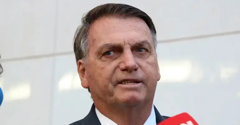Ministros do STF analisam últimos recursos antes de definir início do cumprimento da pena do ex-presidente Jair Bolsonaro.