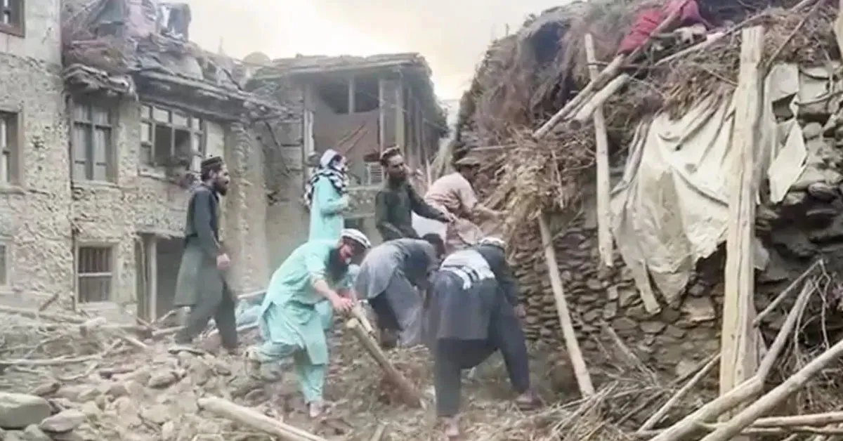Terremoto de magnitude 6 deixa mais de 800 mortos no Afeganistão.