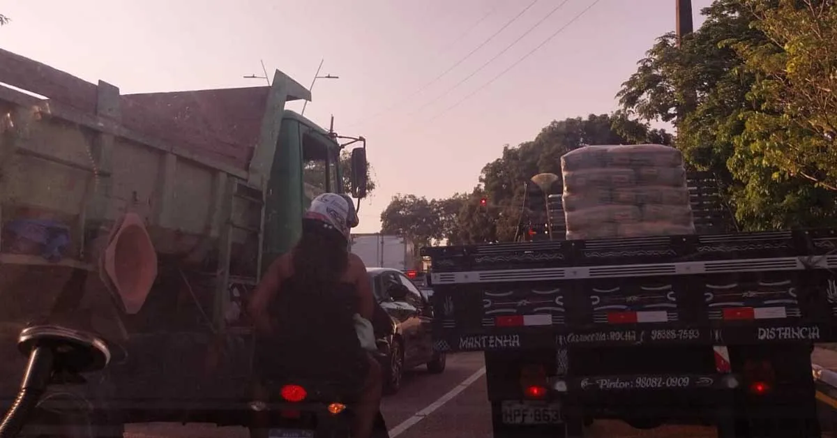 Avenida João Paulo II é uma das rotas alternativas para quem quer fugir do trânsito pesado.