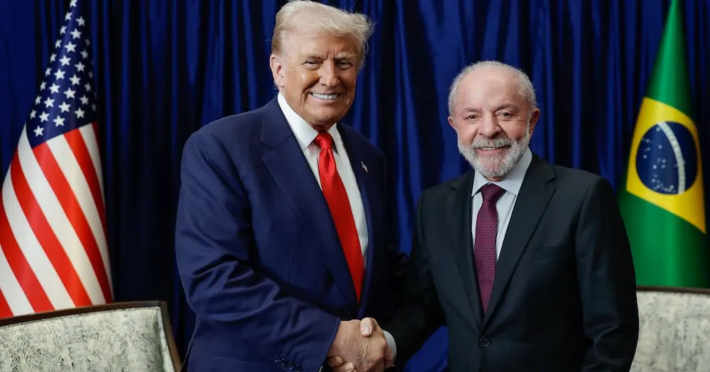 Donald Trump parabeniza Lula pelo 80º aniversário durante encontro em Kuala Lumpur, na Malásia, marcado por diálogo sobre tarifas e fortalecimento das relações bilaterais.