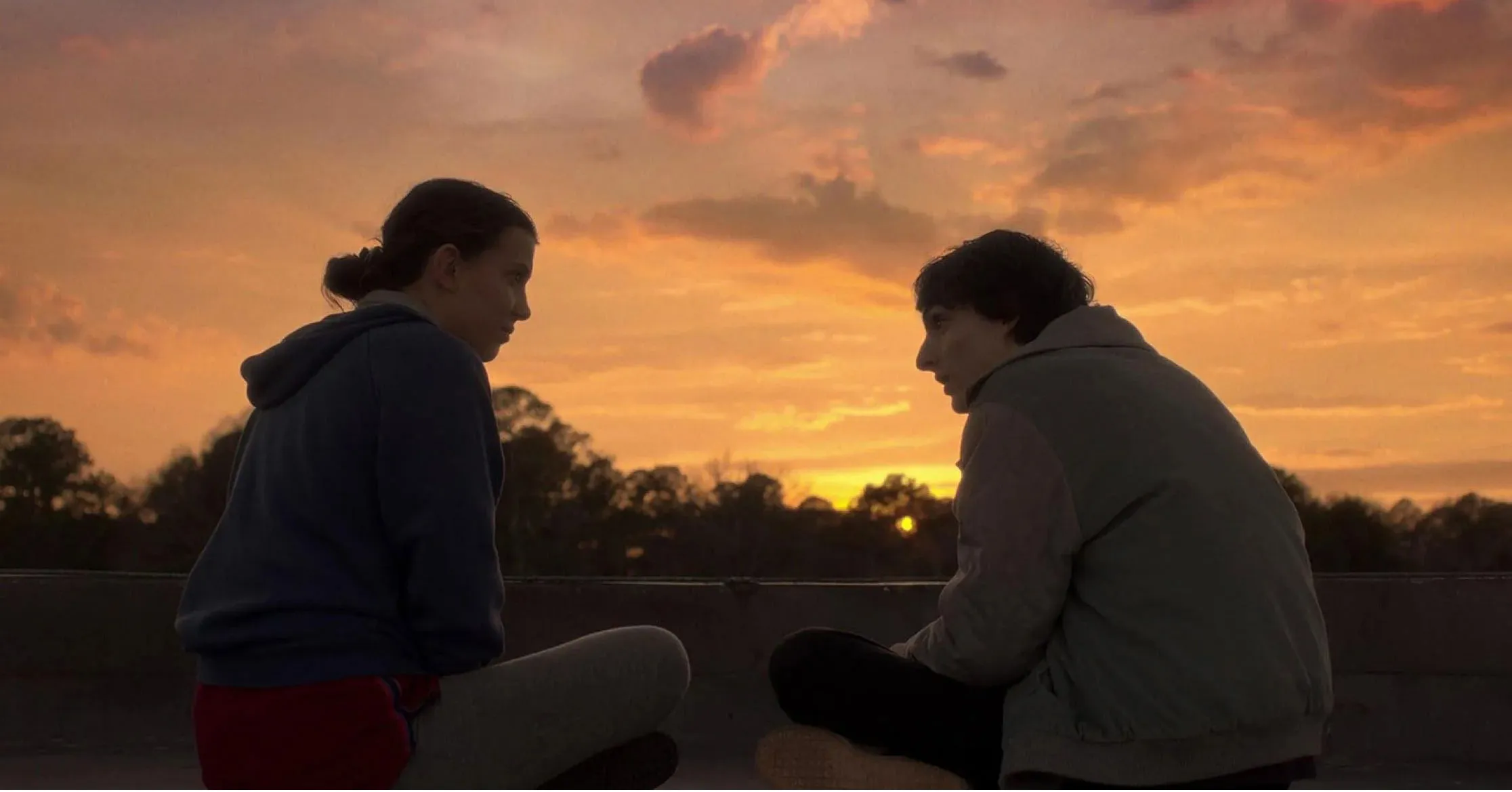 Elenco de "Stranger Things" retorna para a última temporada, marcada por nostalgia, novos personagens e a missão final contra Vecna.