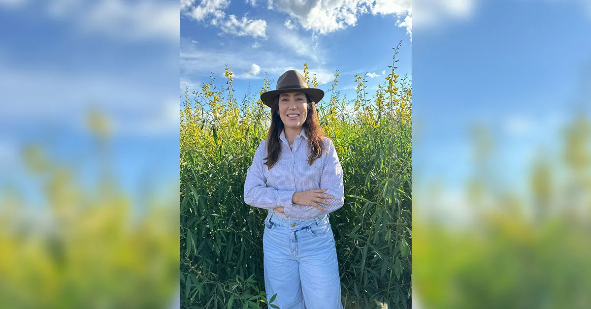 Maíra Lelis, produtora da Fazenda Santa Helena, integra o Projeto Renova Terra e aposta na agricultura regenerativa para fortalecer a saúde do solo e ampliar a produção de forma sustentável.