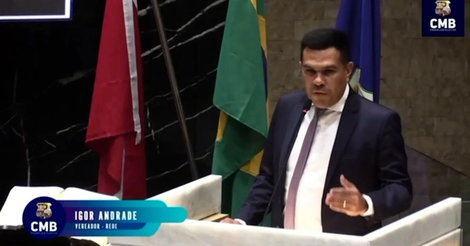 O vereador Igor Andrade durante pronunciamento em homenagem aos 15 anos do DOL na Câmara de Belém.