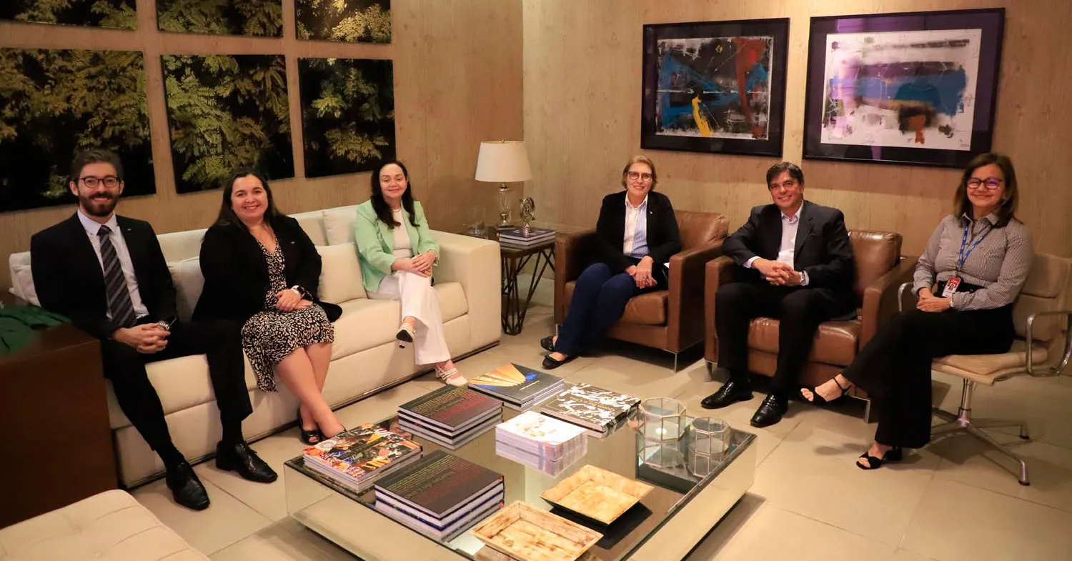 Camilo Centeno, presidente do Grupo RBA de Comunicação, recebe a superintendente da Receita Federal na 2ª Região Fiscal, Altaíde Fátima Capela Sampaio e equipe, durante visita institucional
