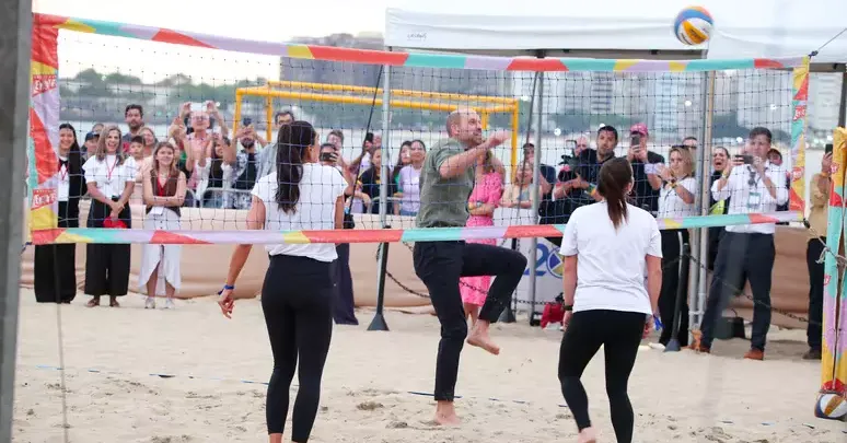 Após a estadia na capital fluminense, o príncipe viajará para Belém, no Pará, para participar da Cúpula de Líderes Mundiais da COP30 representando seu pai, o rei Charles 3º, chefe de Estado do Reino Unido.