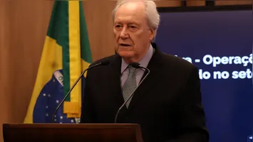 O ministro da Justiça e Segurança Pública, Ricardo Lewandowski, determinou que a Polícia Federal abra um inquérito para investigar a origem e a rede de distribuição de bebidas alcoólicas contaminadas com metanol