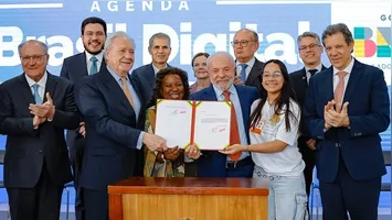 A nova lei ECA Digital altera a proteção de crianças e adolescentes nas redes sociais, exigindo mudanças nas plataformas digitais. Entenda as principais mudanças.