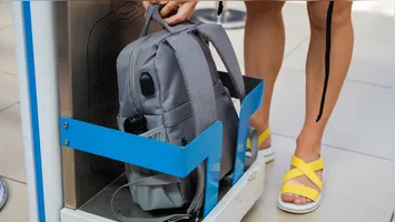 Nova tarifa das aéreas limita bagagem de mão e oferece opções mais baratas, mas com restrições para quem viaja sem malas grandes.