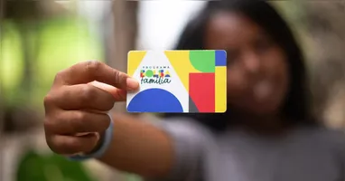 No modelo tradicional do Bolsa Família, o pagamento ocorre nos últimos dez dias úteis de cada mês.