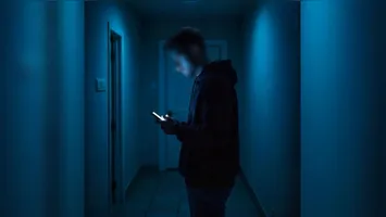 A utilização do ChatGPT por Soelberg destaca uma questão crítica: como as interações com inteligências artificiais podem influenciar a saúde mental dos usuários?