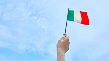 Para lidar com o envelhecimento da população e a falta de mão de obra, o governo italiano anunciou que emitirá quase 500 mil vistos de trabalho até 2028.