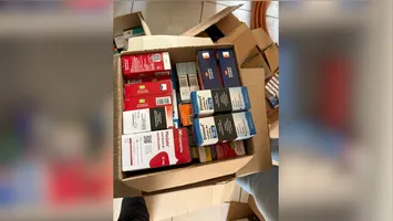 Durante as diligências, foram constatadas irregularidades em um estabelecimento farmacêutico.