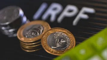 A medida também prevê desconto para contribuintes que recebem até R$ 7.350.