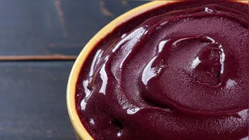 Consumir açaí antes do treino pode ser uma excelente estratégia para aumentar sua energia durante as atividades físicas.