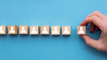 Ao todo, são oferecidas 612 vagas para funções de nível fundamental, médio e superior, com remunerações que podem ultrapassar R$ 4,1 mil.