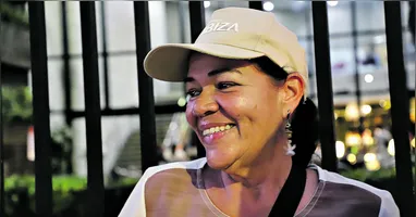 Sem a diva por lá, fãs como Daniele Mendonça esperavam por qualquer movimento no hotel para tentar um contato