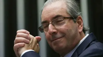Se aprovado, políticos fichados pela lei como Eduardo Cunha terão motivos para comemorar