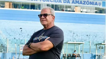 Hélio dos Anjos chegou a ser procurado para retornar ao clube para 2026.
