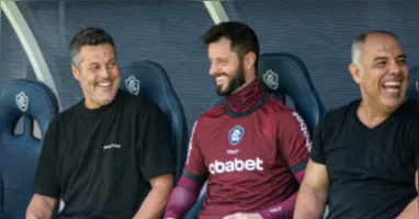 O ex-goleiro esteve no Benão durante treinamento desta segunda-feira (13)