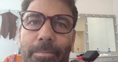 Marcelo relatou que o período foi marcado por dificuldades para dormir devido às dores e à sensibilidade da pele.