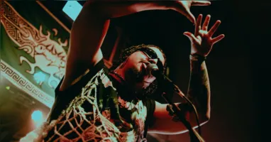 O grupo, que lançou o álbum “MANAUERO” em abril pela gravadora Deck, circulou por diferentes cidades brasileiras ao longo do ano.