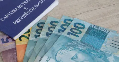 A segunda parcela, que é a outra metade do salário, deve ser paga até o dia 20 de dezembro.