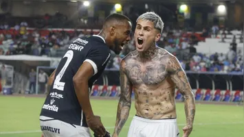 Diego Hernández garantiu a vitória azulina com uma cobrança de falta já nos acréscimos do 2° tempo.