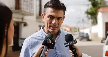 Rodrigo Paz é eleito presidente da Bolívia em meio a crise econômica.