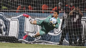 Vinícius vestiu a camisa do Leão Azul por 7 anos, tornando-se ídolo histórico do clube.