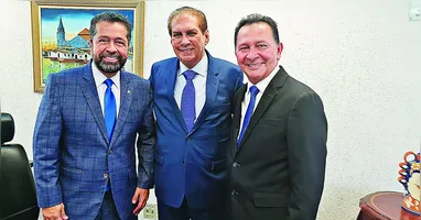Senador Jader Barbalho ao lado do deputado Henderson Pinto e Zé Maria Tapajós, prefeito de Santarém