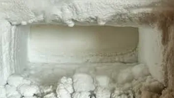 O procedimento tem sido amplamente compartilhado em plataformas como TikTok, Reddit e YouTube