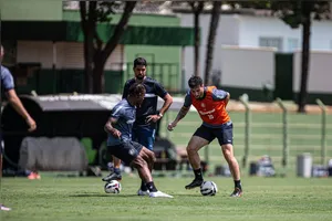 António Oliveira amenizou sua situação no comando remista, mas precisa continuar vencendo.