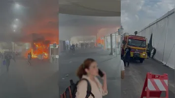 Nas imagems, é possível ver diversas pessoas entre jornalistas, autoridades e outras que trabalham e participam do evento, correndo desesperados de um lado para outro do local.