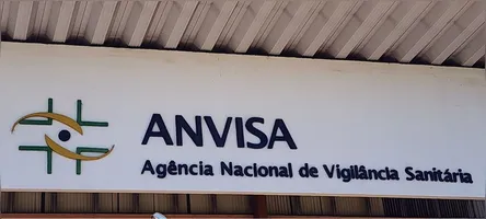 Cosméticos fabricados sem supervisão adequada podem provocar diversos problemas dermatológicos nos usuários.