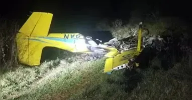 Avião Cessna caiu na Fazenda Barra Mansa, em Aquidauana (MS), após voo irregular à noite; quatro ocupantes morreram carbonizados.